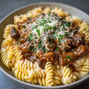 Slow Cooker Creamy Garlic Beef Pasta Recipe